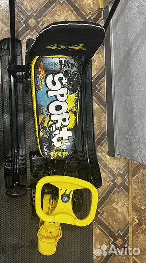 Снегокат с ручкой и колесами