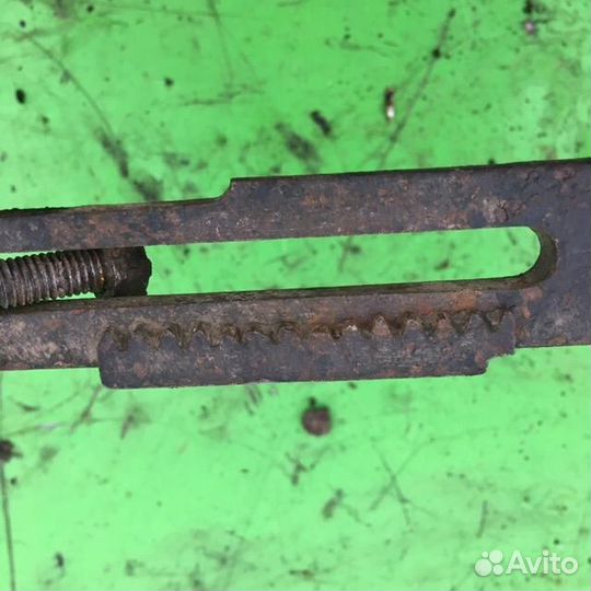 Кронштейн генератора Фольксваген Пассат Б3