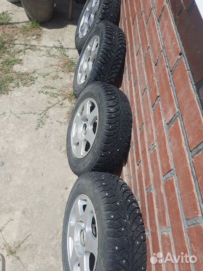 Шины на универсальных дисках R13