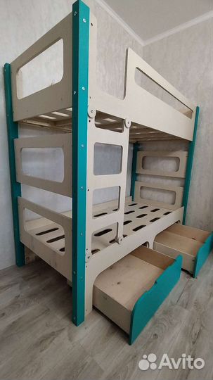 Двухъярусная кровать