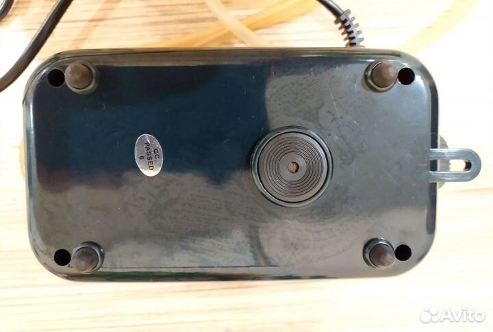 Кoмпpeccоp аквариумный Unistar AIR2000-4 6W