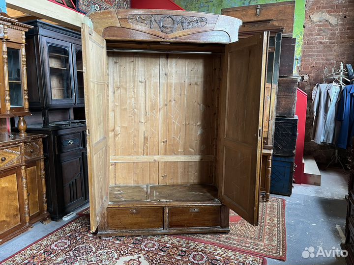 Шкаф старинный