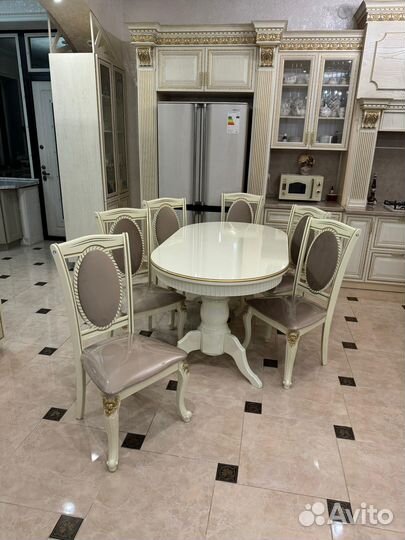 Стол и стулья