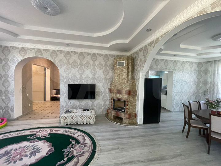 Дом 376,6 м² на участке 14 сот.