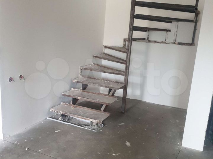 Дом 195 м² на участке 6 га