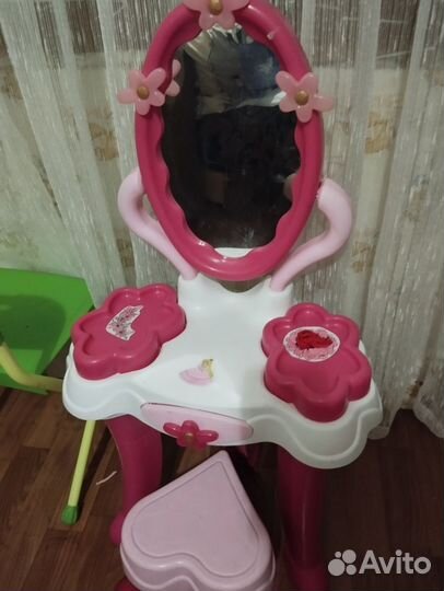 Туалетный столик с зеркалом для девочек