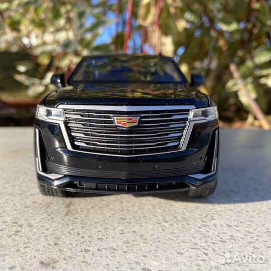 Модель Cadillac Escalade чёрный 5 поколение