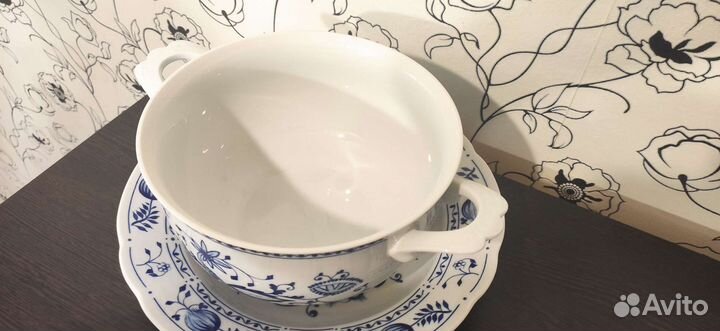 Набор супница с крышкой и блюдо фарфор
