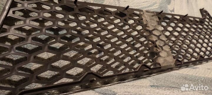 Решетка переднего бампера 