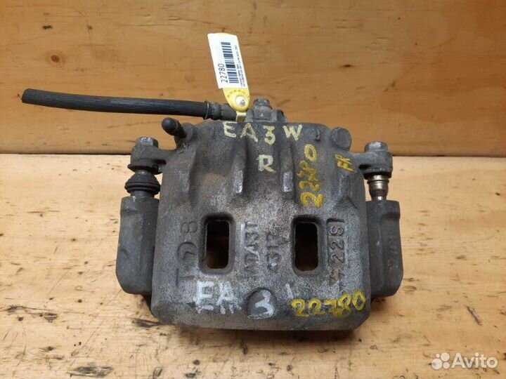 Суппорт передний правый Mitsubishi Galant EA3W