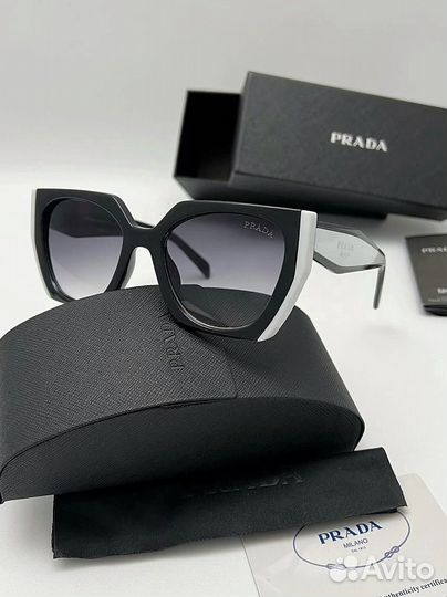 Солнцезащитные очки Prada