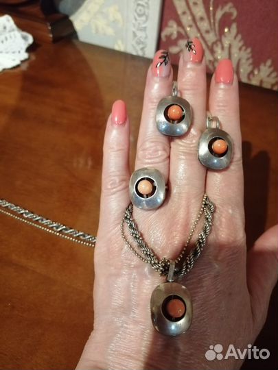 Серебряный комплект с кораллами