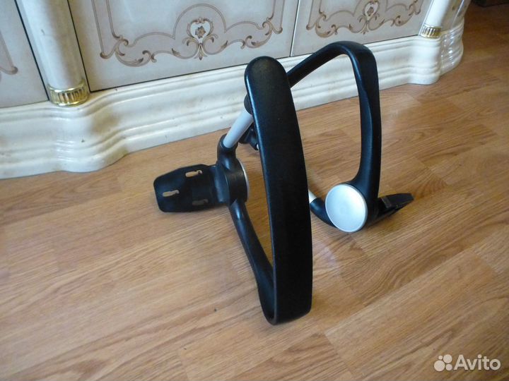 Комплект подлокотников от офисного кресла Арфа