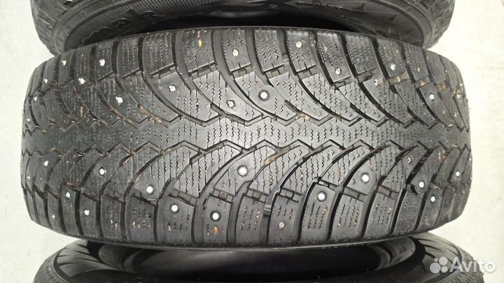 Pirelli Formula Ice 215/65 R16 98T