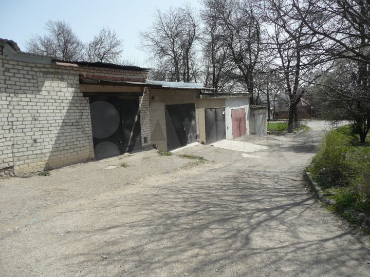 Гараж, > 30 м²