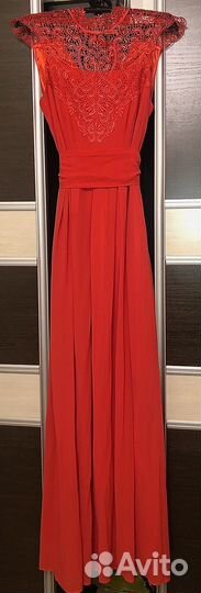 Вечернее платье алого цвета с ажурным верхом