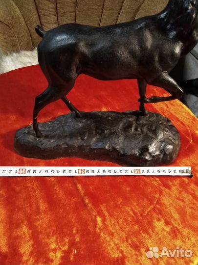 Статуэтка олень