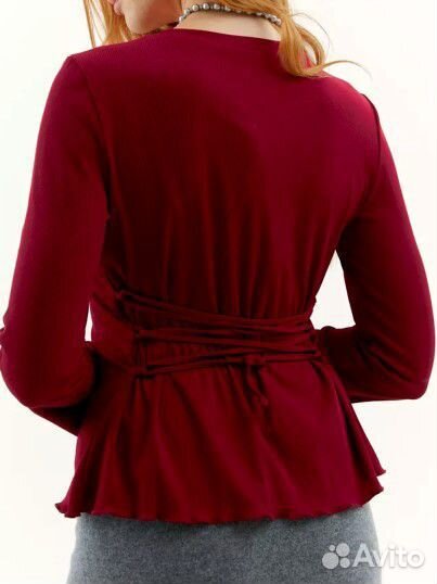 Лонгслив приталенный с рукавами клёш