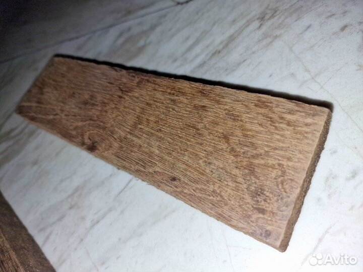Брусок красного дерева