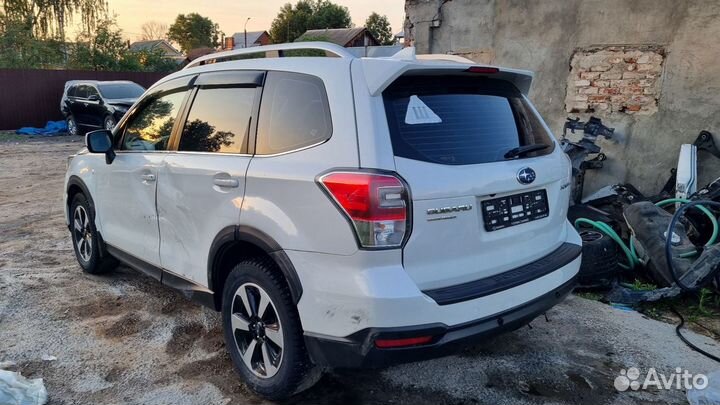 Subaru Forester 2.0 CVT, 2017, битый, 105 000 км