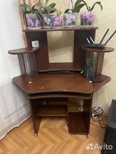 Компьютерный стол