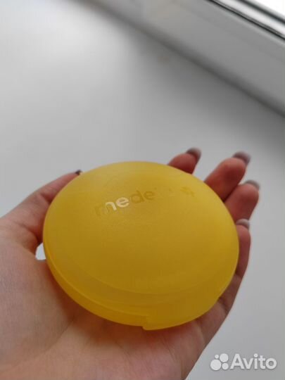 Новые Накладки на грудь medela M