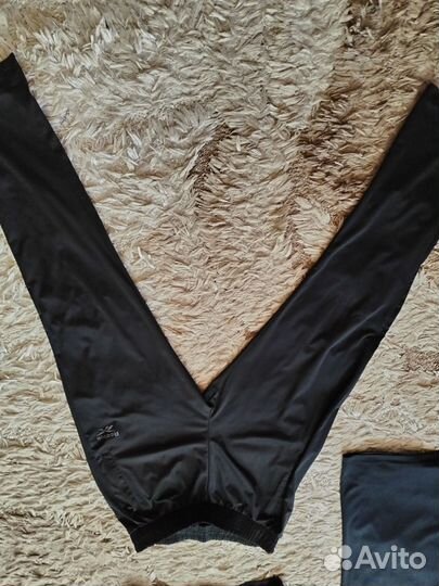 Спортивный костюм и футболка Reebok