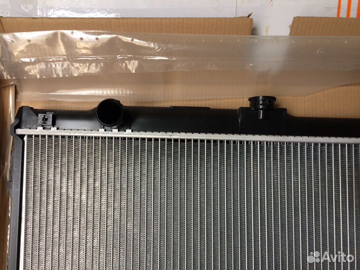 Радиатор тойота Тундра Секвойя 5.7 и 4.7