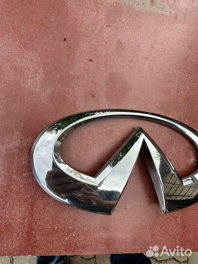 Эмблема решетки радиатора Infiniti Qx70 S51