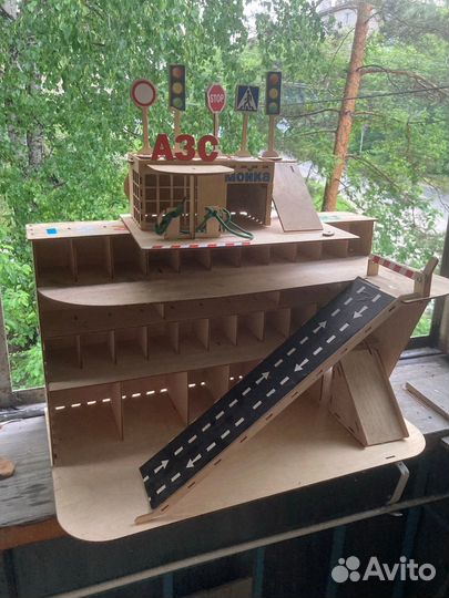 Деревянная детская парковка для машинок Hot Wheels