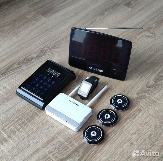 Система вызова: кнопка вызова официанта с часами