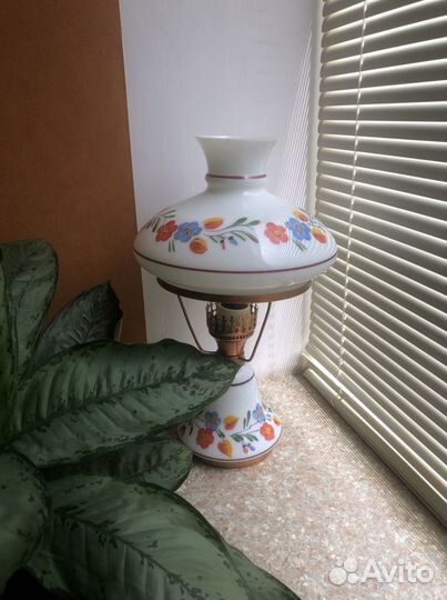 Лампа настольная