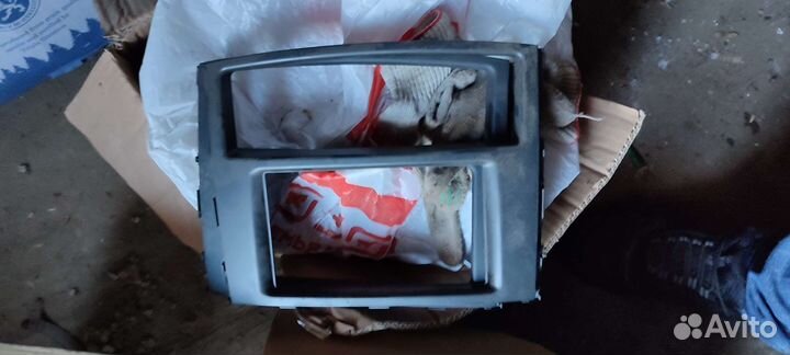 Штатная магнитола на Mitsubishi pajero 4