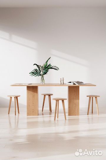 Обеденный стол