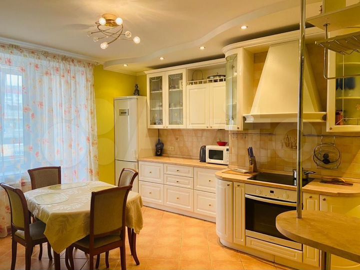 2-к. квартира, 90 м², 5/9 эт.