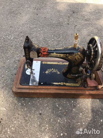 Швейная машина зингер