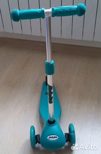 Самокат 3-х колесный новый
