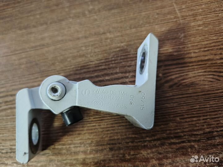 Петля двери верхняя задняя правая Skoda Octavia A7