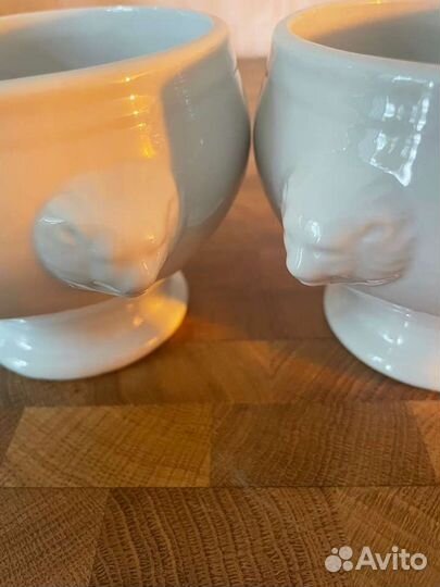 Винтажные белые бульоницы со львами