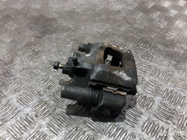 Суппорт тормозной задний левый Toyota Camry V30