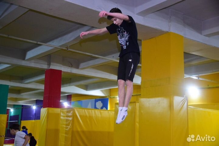 Тренер по прыжкам на батуте