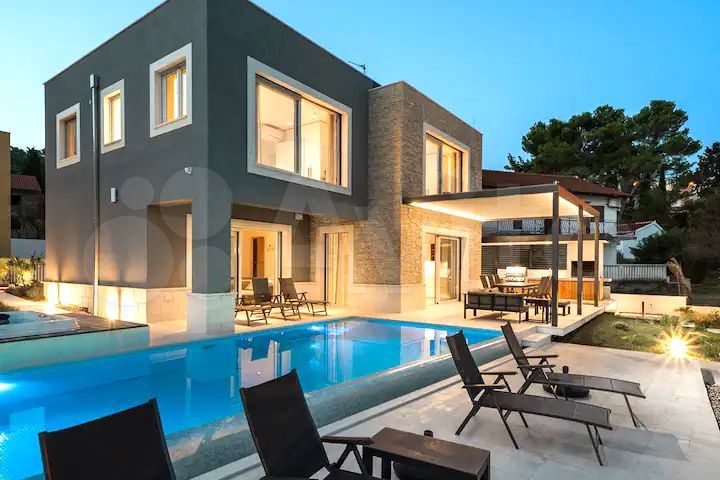 Дом 180 м² на участке 8 сот.