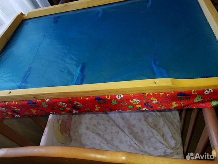 Пеленальный столик на кроватку