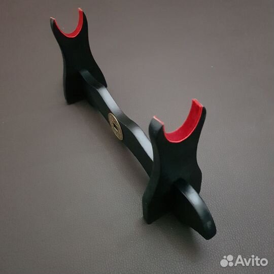 Подставка деревянная/ для сувенирного оружия