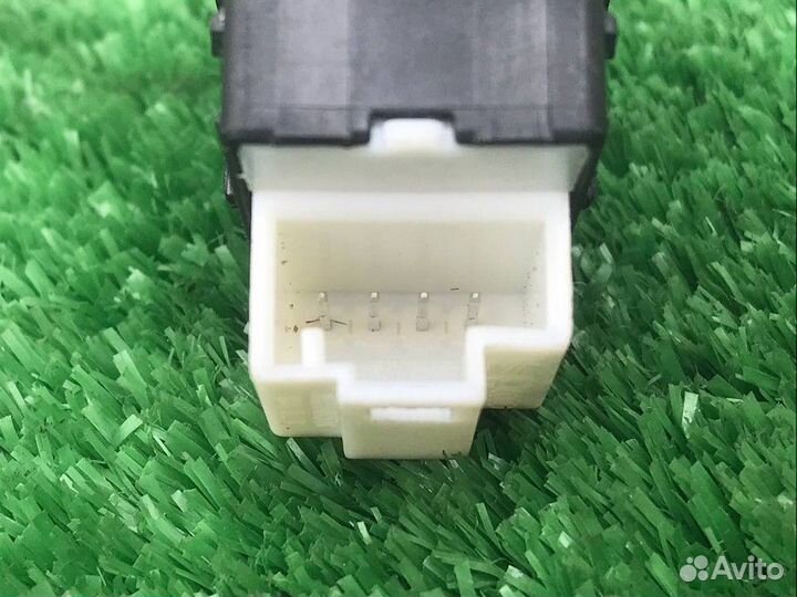 Кнопка центрального замка Volkswagen Polo