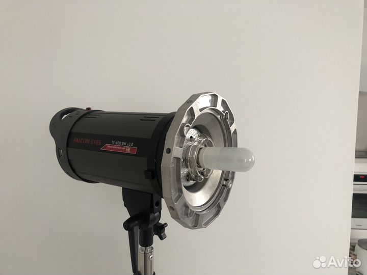 Моноблок Falcon Eyes TE-600BW v2.0, 600 Дж