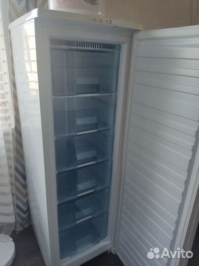 Морозильная камера Бирюса 116 узкая б/у