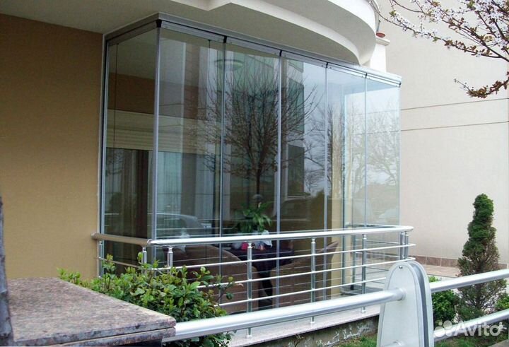 Безрамное раздвижное остекление