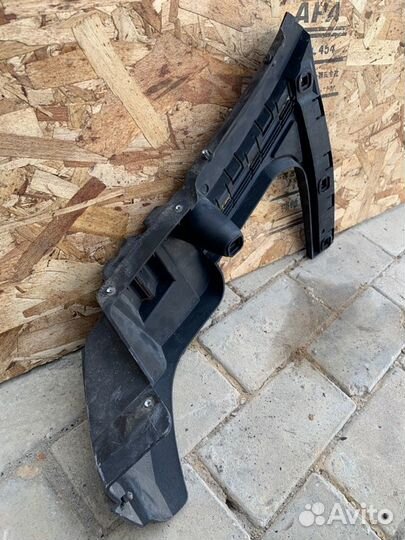 Кронштейн бампера задний правый Volvo Xc 90 3.2