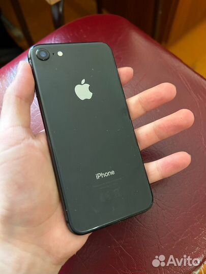 iPhone 8, 64 ГБ